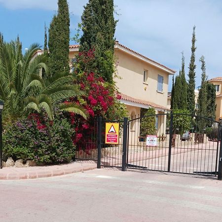 Modern Sea View Apartment Regina Gardens Paphos Exterior foto